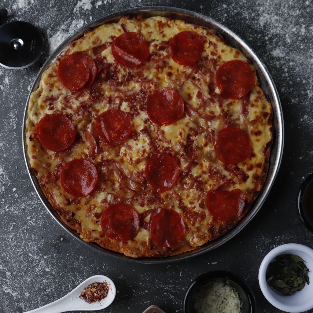 Pizza premium Karnívora con Pepperoni_2